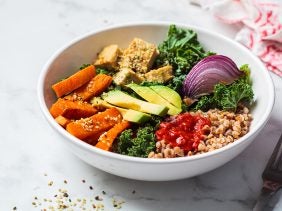 Eine Bowl mit gesunden Lebensmitteln