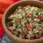 Ensalada de quinoa y tomate con perejil