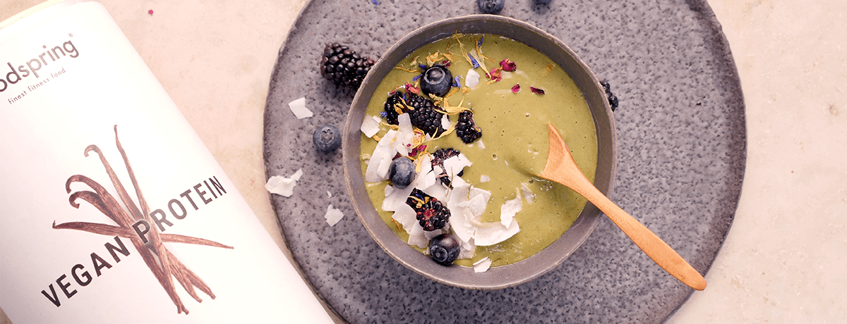Smoothie bowl con aguacate