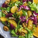 Salatmix mit Orange und Walnüssen