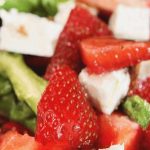 Spargelsalat mit Erdbeeren und Feta