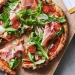 Pizza proteica prosciutto crudo e rucola