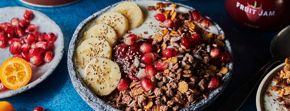 A vegan chocolate muesli bowl can be part of your healthy breakfast