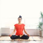 Por qué deberías hacer yoga en casa, ¡y cuál es el requisito
