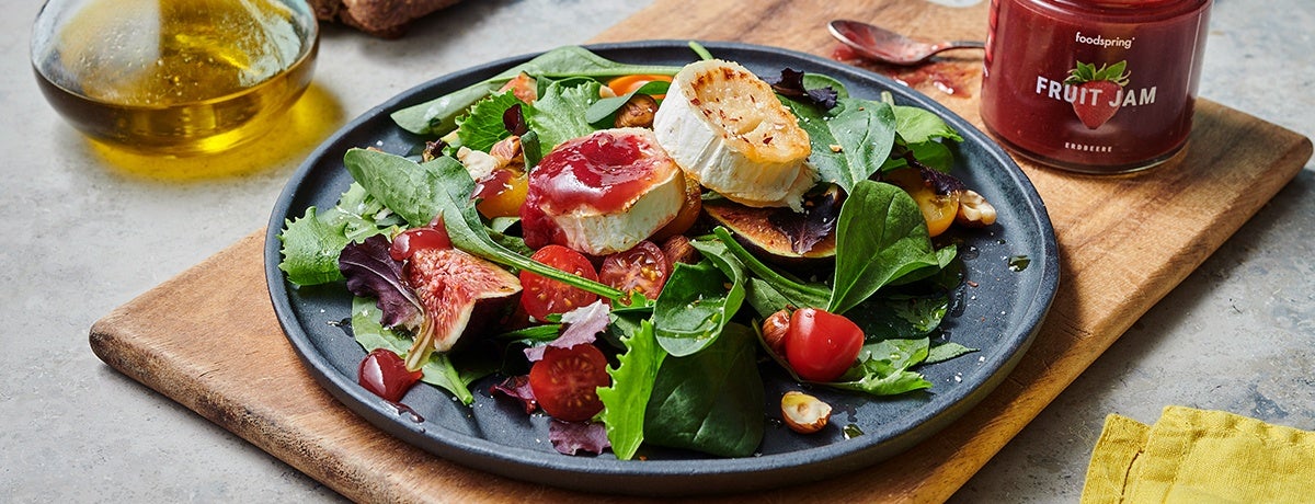 Ziegenkäse Salat mit fruchtigem Topping