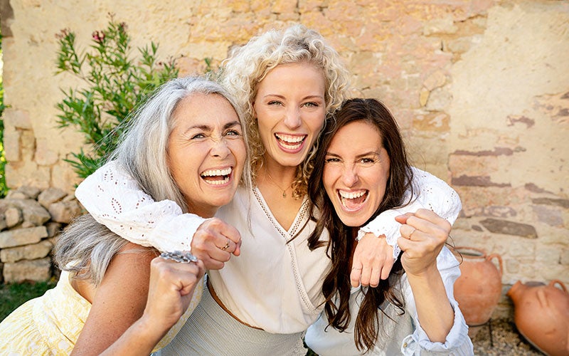 Gruppenbilder von 3 Frauen mittleren Alters