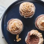 Cupcakes veganos de chocolate con cacahuete