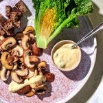 Gegrillter Caesar Salad mit knusprigen Protein-Croutons