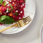 Pinker Couscous Salat mit Rote Beete