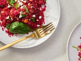 Pinker Couscous Salat
