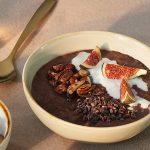 Porridge proteico al cioccolato con fichi
