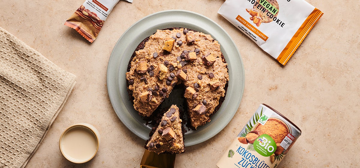 Brownie au chocolat vegan avec glaçage cookie dough