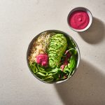 Bowl quinoa et à la vinaigrette au chou rouge