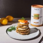 Herzhafte Protein Pancakes mit veganem Lachs
