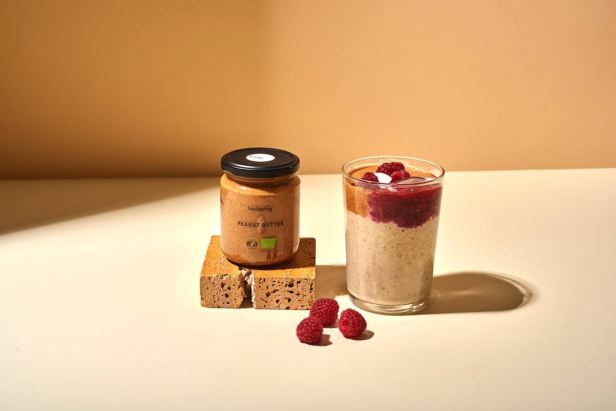 Overnight oats con burro di arachidi e marmellata