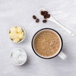 Die Pros und Cons von Bulletproof Coffee