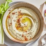 Hummus de calabacín bajo en carbohidratos y rico en proteínas