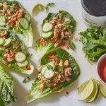 Hühnchen-Salatwraps nach thailändischer Art