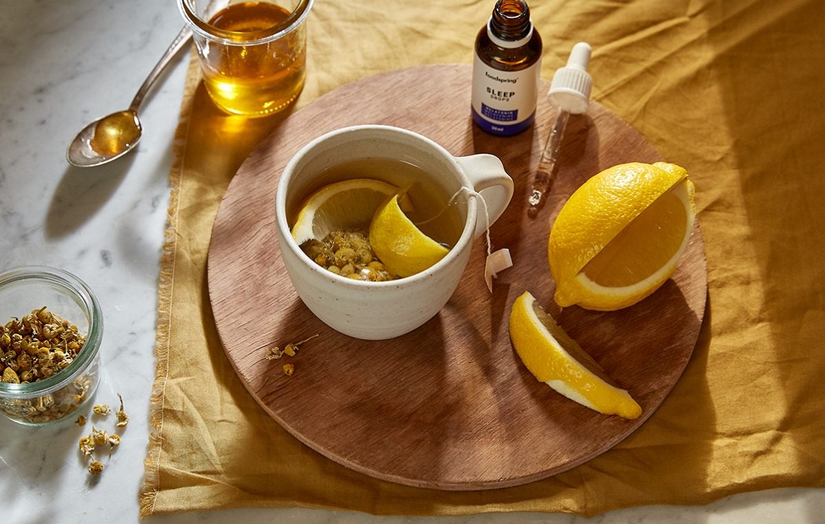 lemon chamomile sleepy tea with foodspring melatonin sleep drops