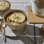 Zuppa di cipolle francese ad alto contenuto proteico