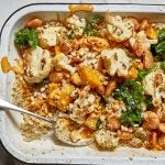 Ensalada vegana de quinoa con verduras de invierno