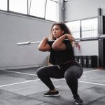 Squat arrière vs squat avant : lequel est le plus efficace ?